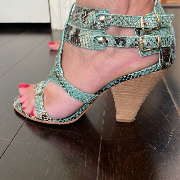 Wolpco green snakeskin print leather heels size 7 (EU 38) - Picture 7 of 10